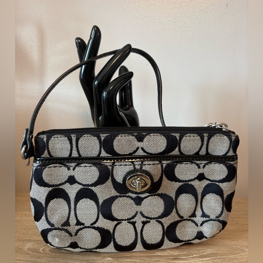 Coach Black & Gray Signature Canvas Wristlet with Turnlock Detail 🖤✨ ✨
